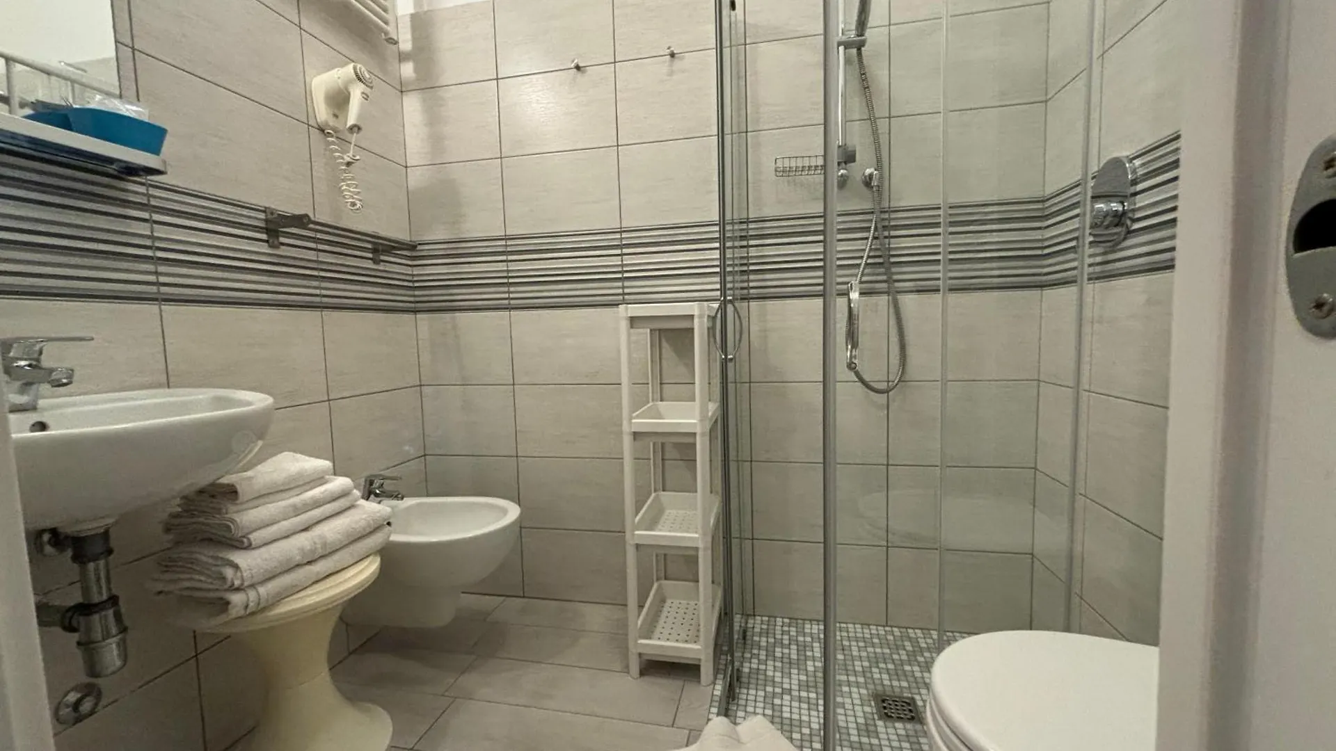 Hotel Iride Suite & Breakfast- Ideale Per Famiglie E Coppie 리치오네