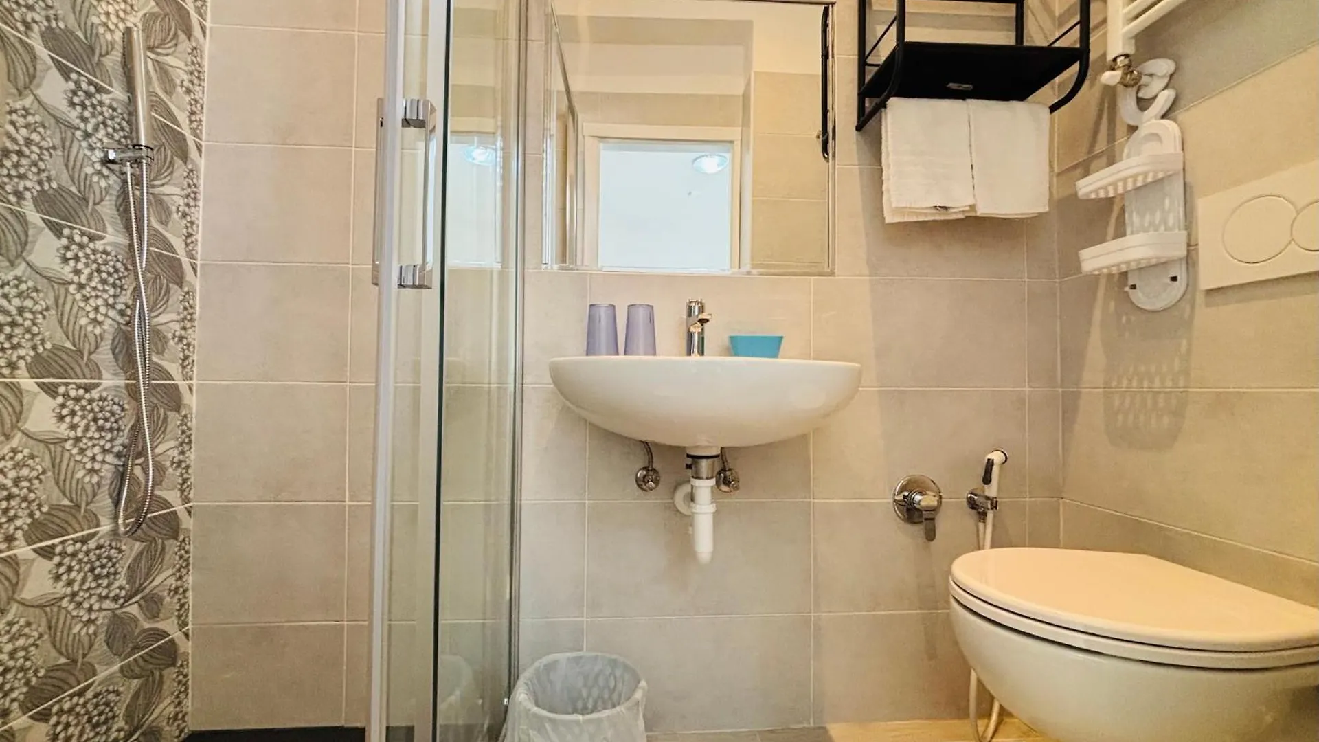 Hotel Iride Suite & Breakfast- Ideale Per Famiglie E Coppie 리치오네 2*,  이탈리아