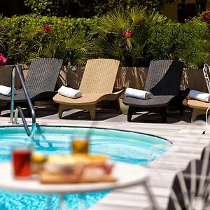 Condor-new 2024-con Piscina Hotel