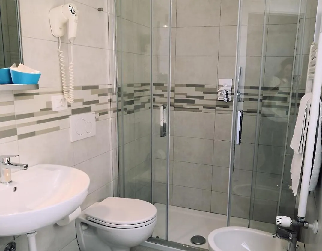 Hotel Iride Suite & Breakfast- Ideale Per Famiglie E Coppie Riccione