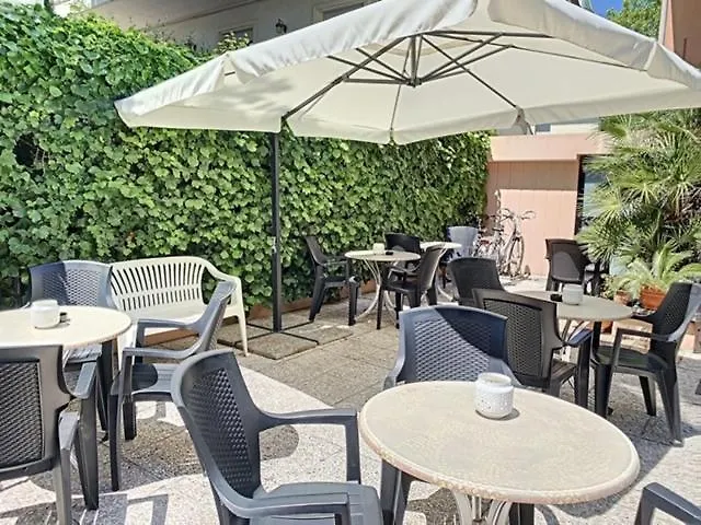 Hotel Iride Suite & Breakfast- Ideale Per Famiglie E Coppie Riccione
