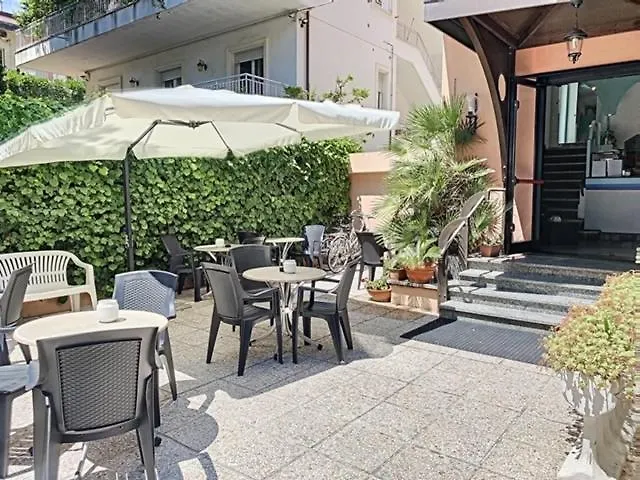 Hotel Iride Suite & Breakfast- Ideale Per Famiglie E Coppie Riccione