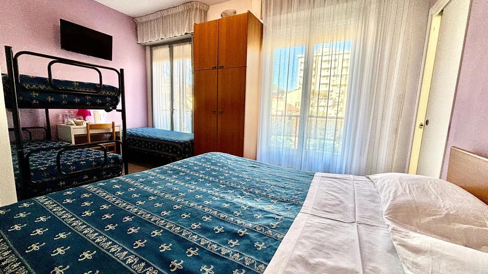 Hotel Iride Suite & Breakfast- Ideale Per Famiglie E Coppie Riccione