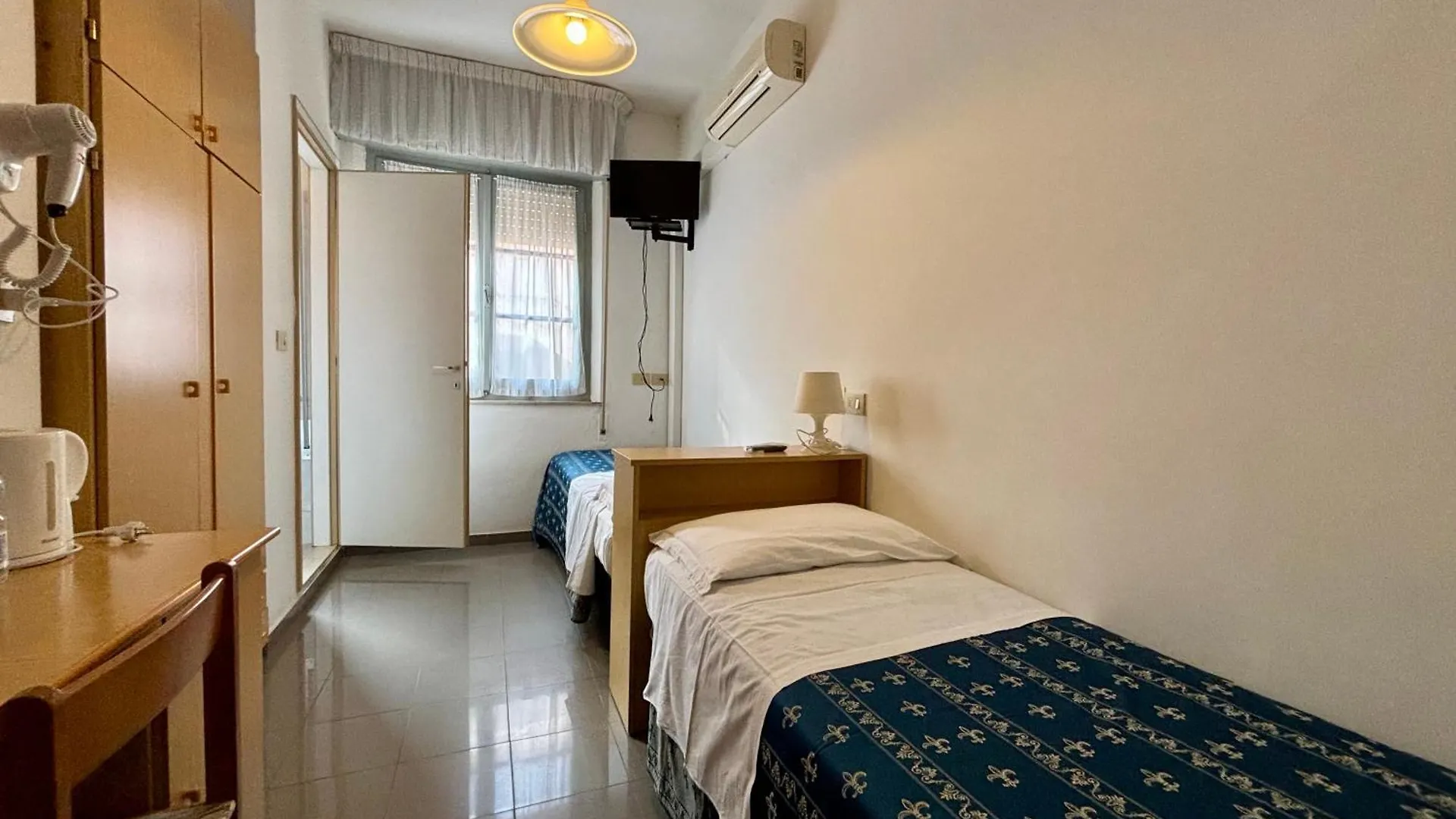 **  Hotel Iride Suite & Breakfast- Ideale Per Famiglie E Coppie Riccione Italy