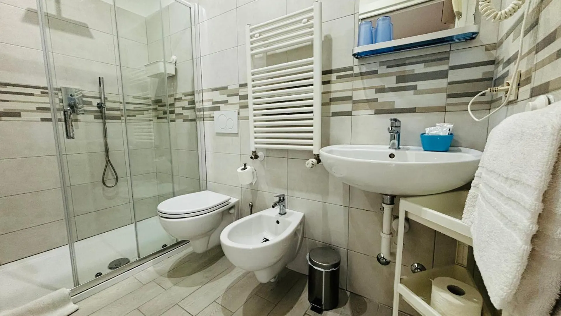 **  Hotel Iride Suite & Breakfast- Ideale Per Famiglie E Coppie Riccione Italy