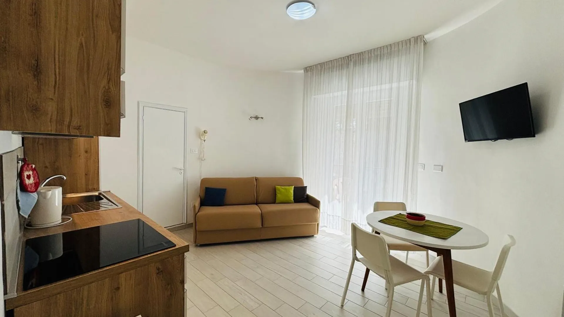 **  Hotel Iride Suite & Breakfast- Ideale Per Famiglie E Coppie Riccione Italy