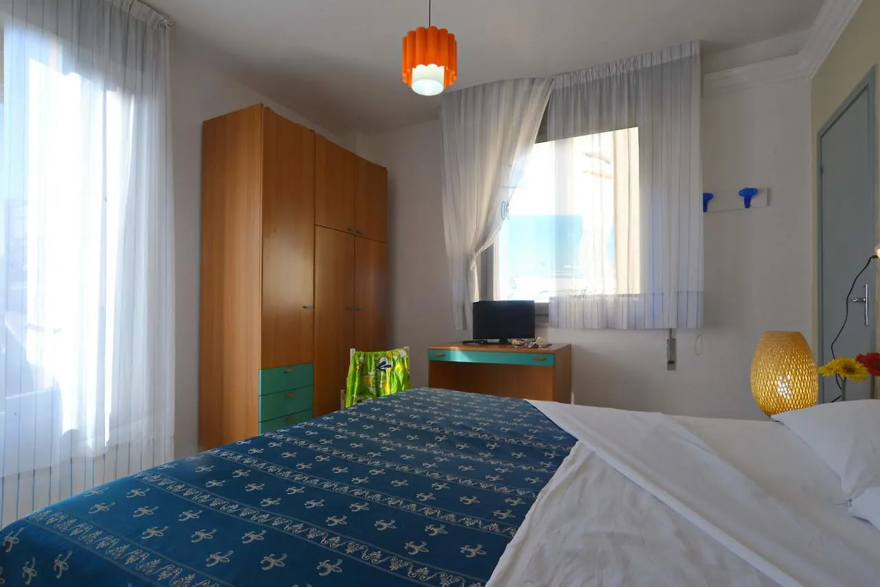 Hotel Iride Suite & Breakfast- Ideale Per Famiglie E Coppie Riccione Italy