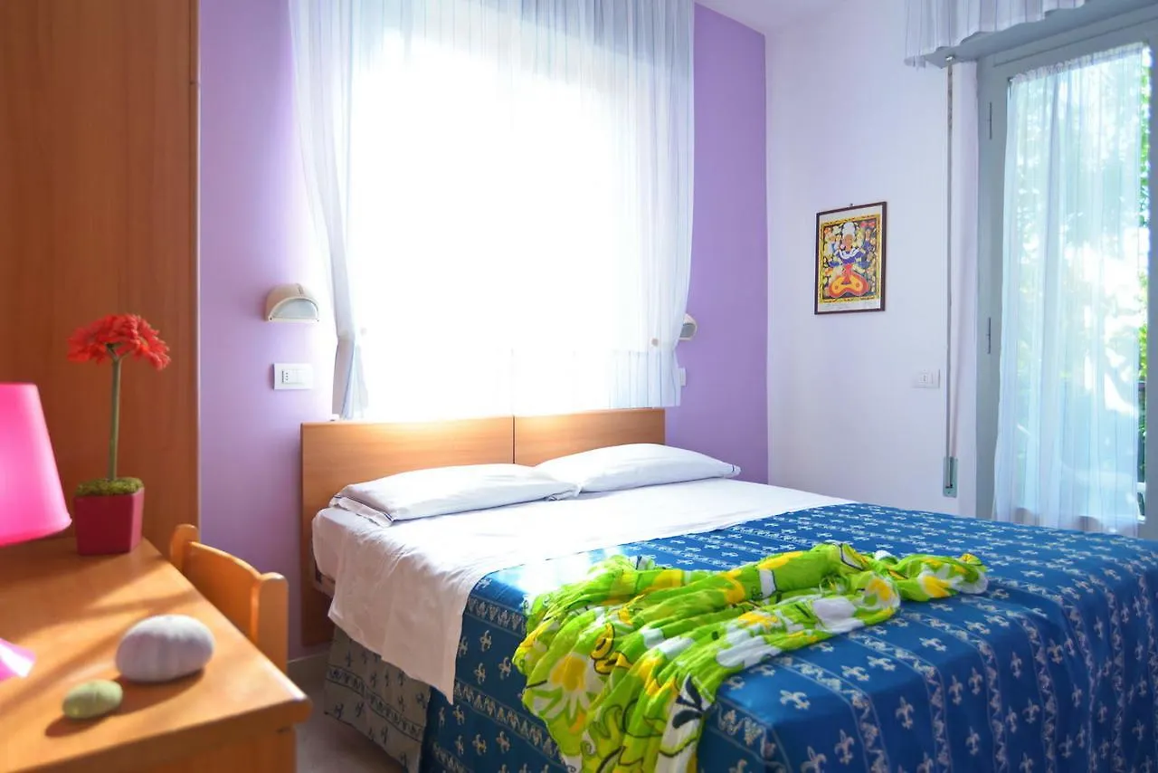 Hotel Iride Suite & Breakfast- Ideale Per Famiglie E Coppie Riccione 2*,