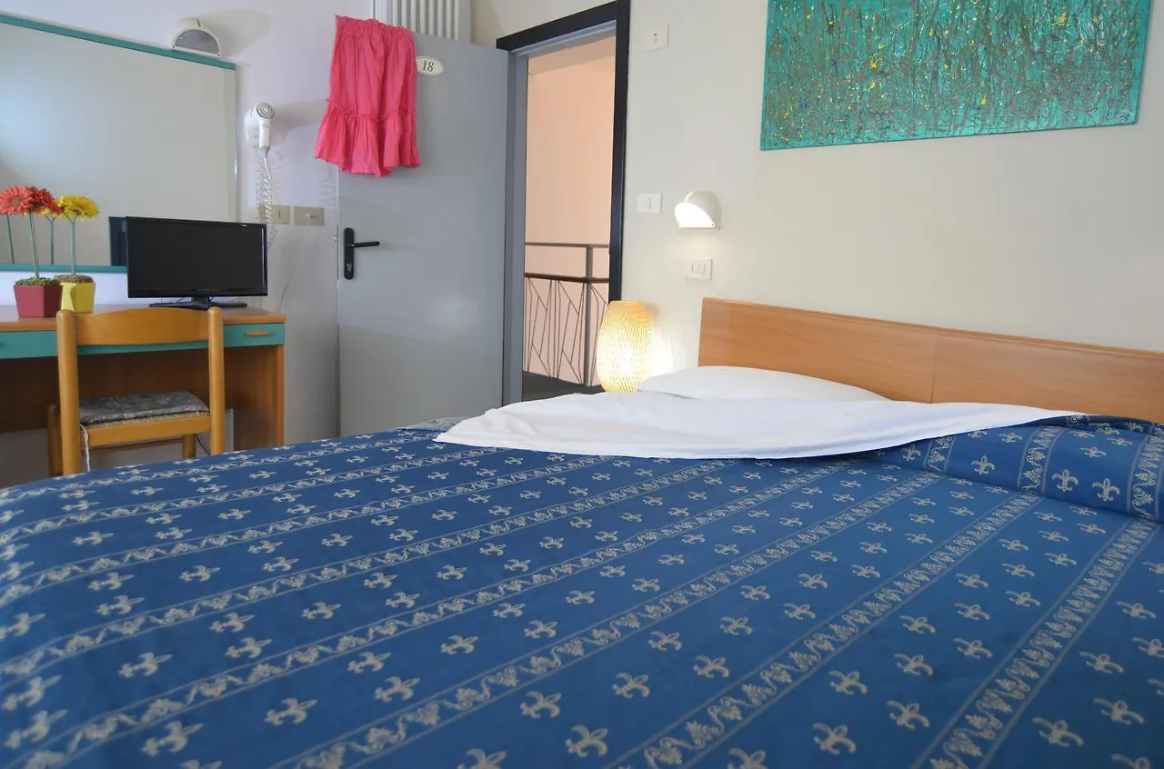 Hotel Iride Suite & Breakfast- Ideale Per Famiglie E Coppie Riccione 2*,  Italy