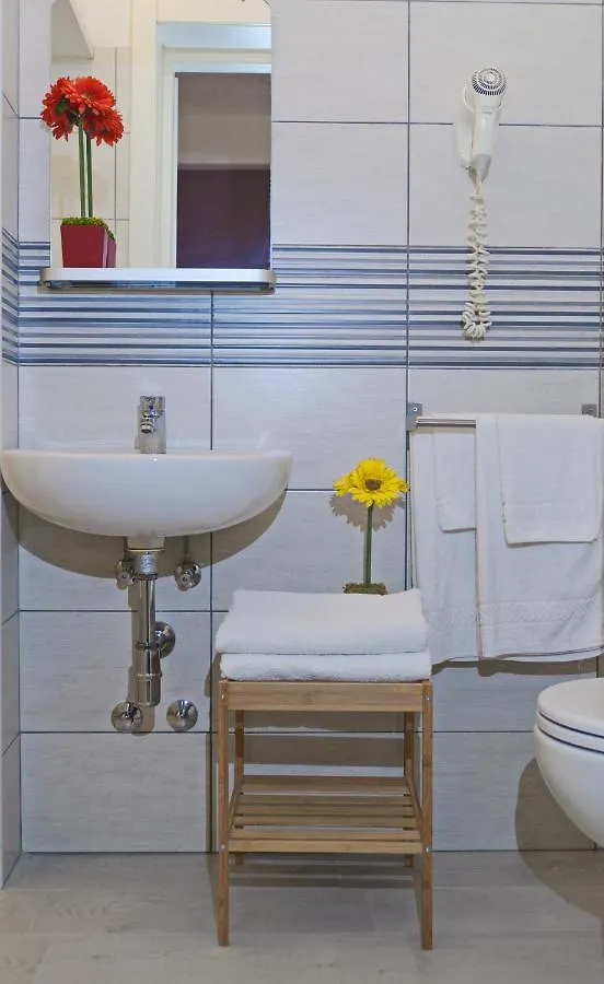 **  Hotel Iride Suite & Breakfast- Ideale Per Famiglie E Coppie Riccione Italy